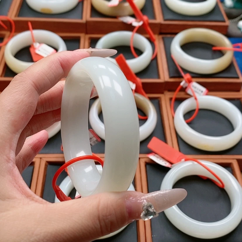 【闪购商品】未镶嵌手镯和田玉