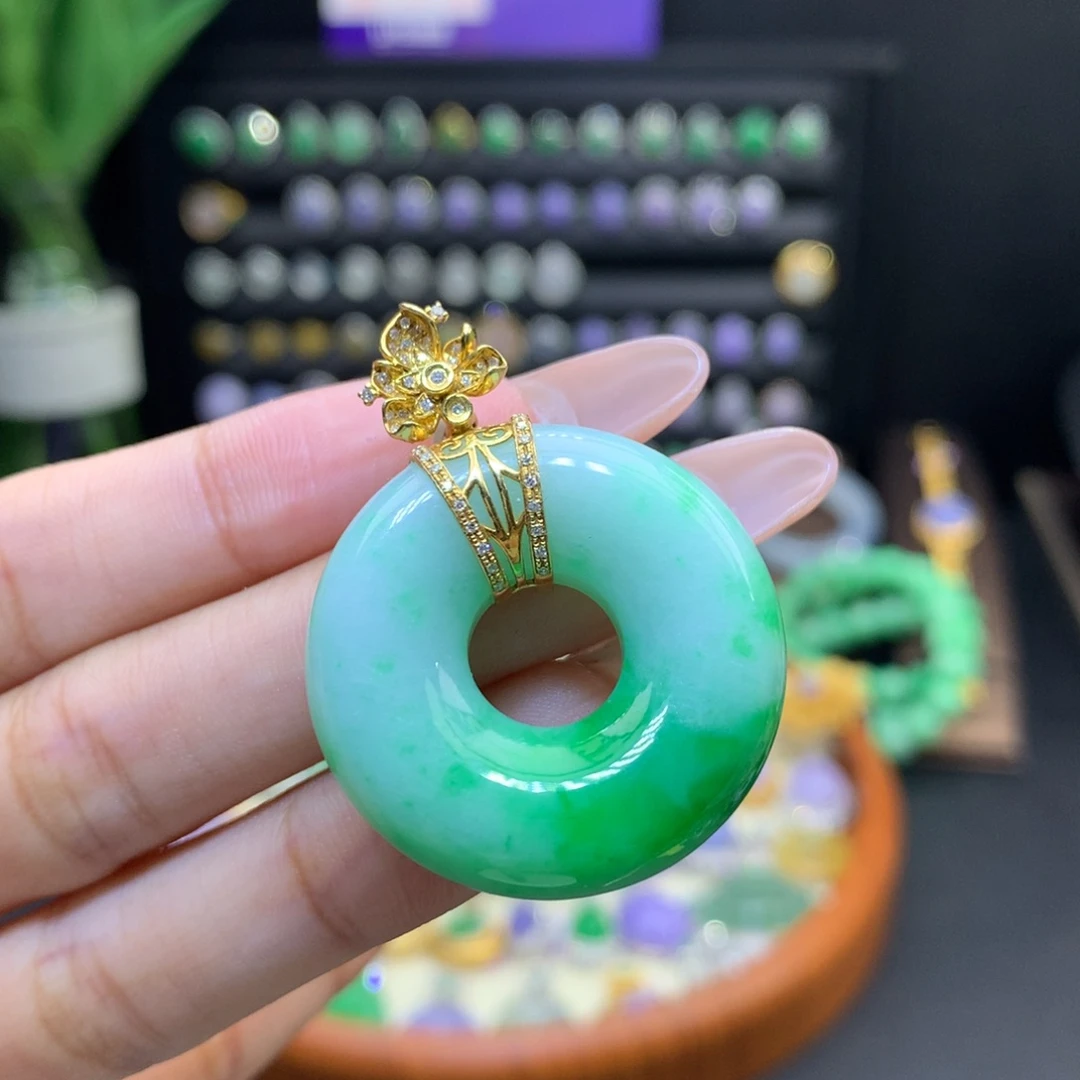 翡翠18K金镶嵌颈饰