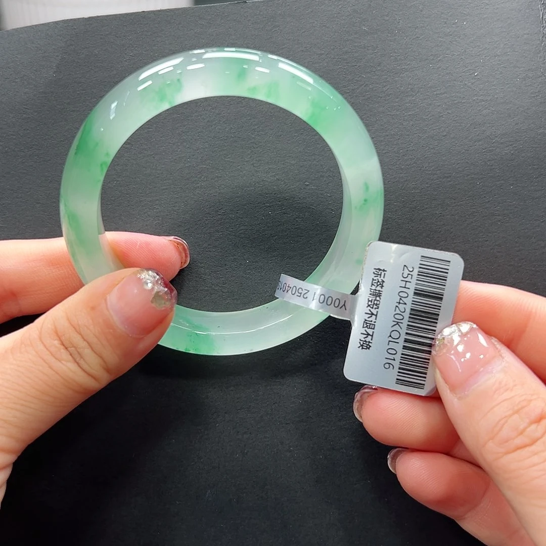 敦***l石英质玉（非洲翠）手镯未镶嵌唐唐52.5