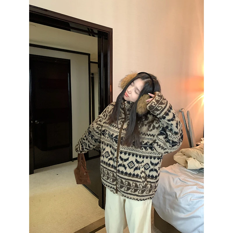 王少女的店【现】咖色宽松厚款提花毛绒上衣慵懒随性外套 W29269S44