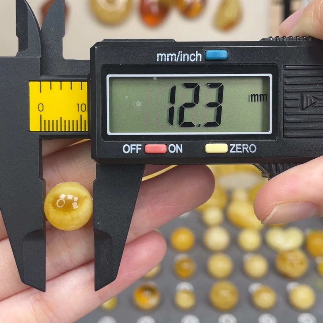 琥珀未镶嵌裸石65