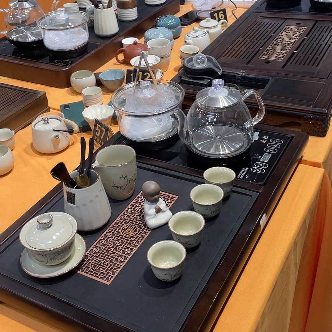 你就这样一直陪她吗她