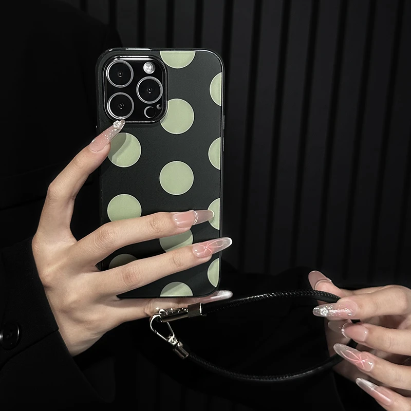 复古波点适用苹果16PROMAX手机壳华为P70手腕绳17PRO小众高级感15