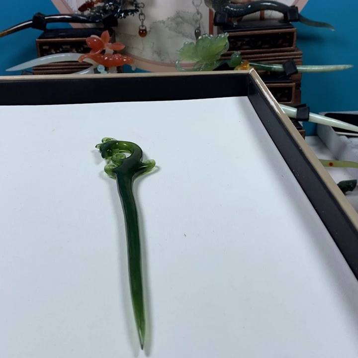 蛇纹石玉发簪未镶嵌一**虹