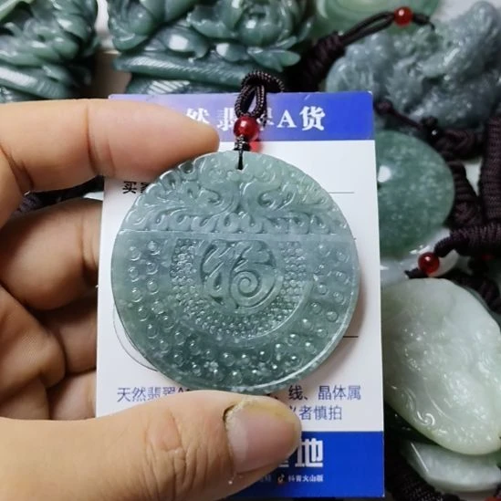 翡翠未镶嵌颈饰挂件