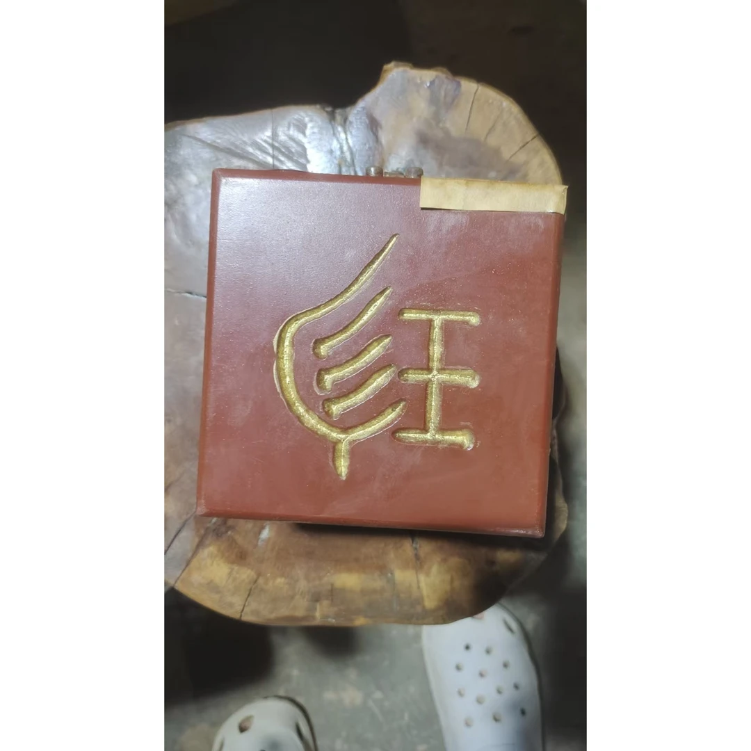 1个珍深红色小盒子摆件链接