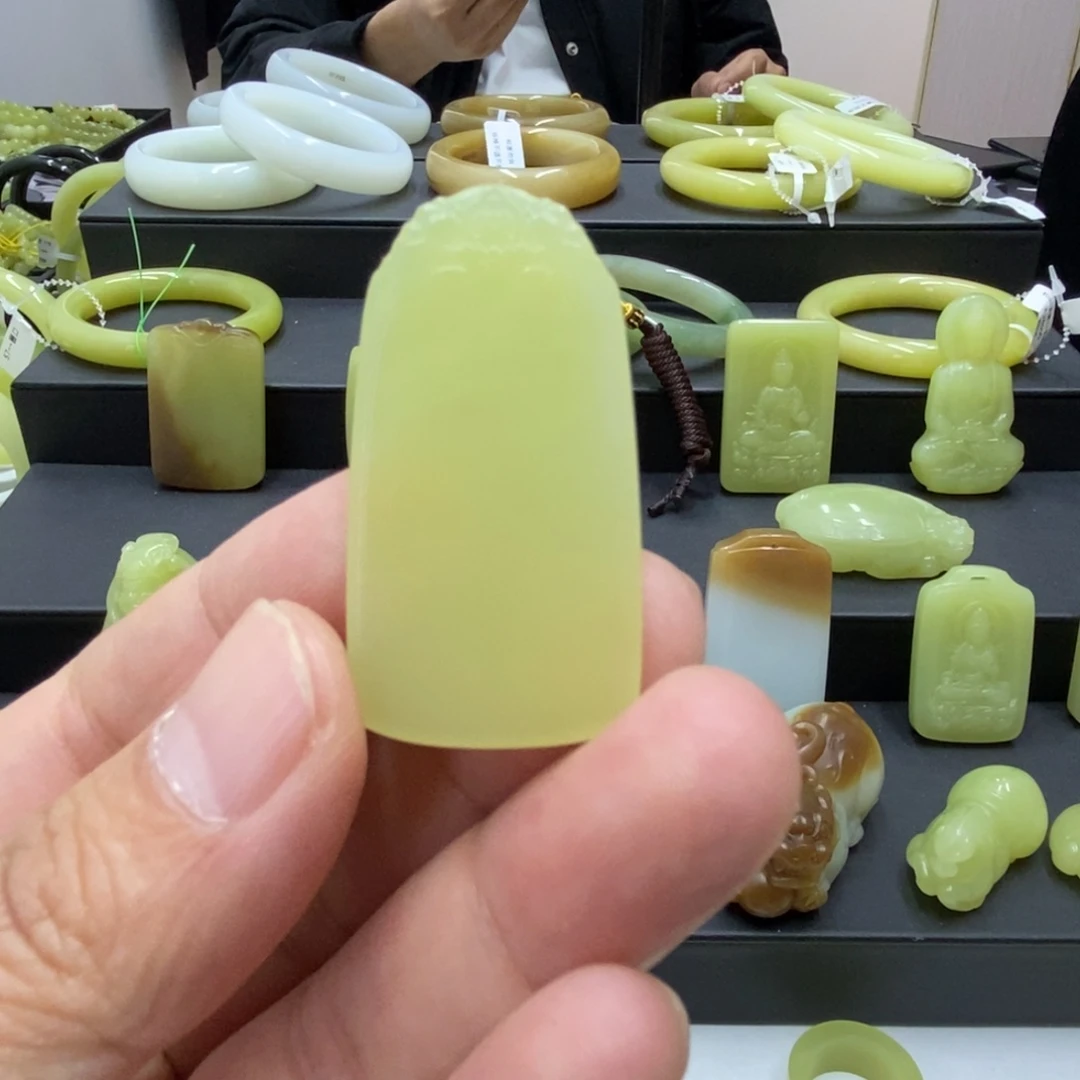 吊坠(不含链)未镶嵌和田玉（黄玉）