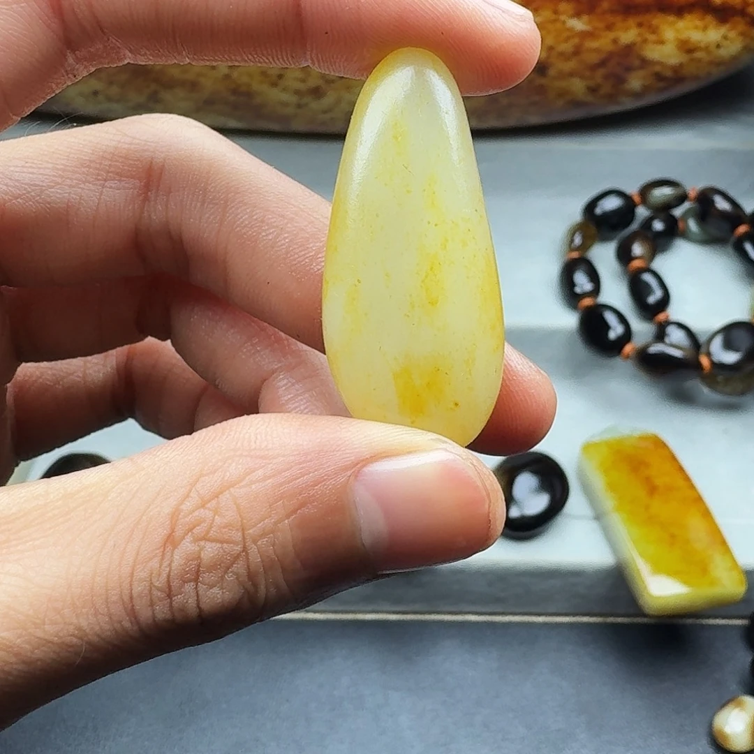 沧***饮和田玉未镶嵌颈饰