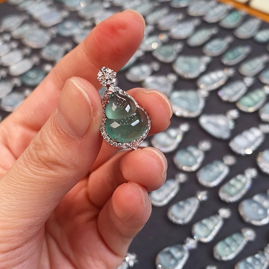 翡翠颈饰未镶嵌天然缅甸翡翠葫芦