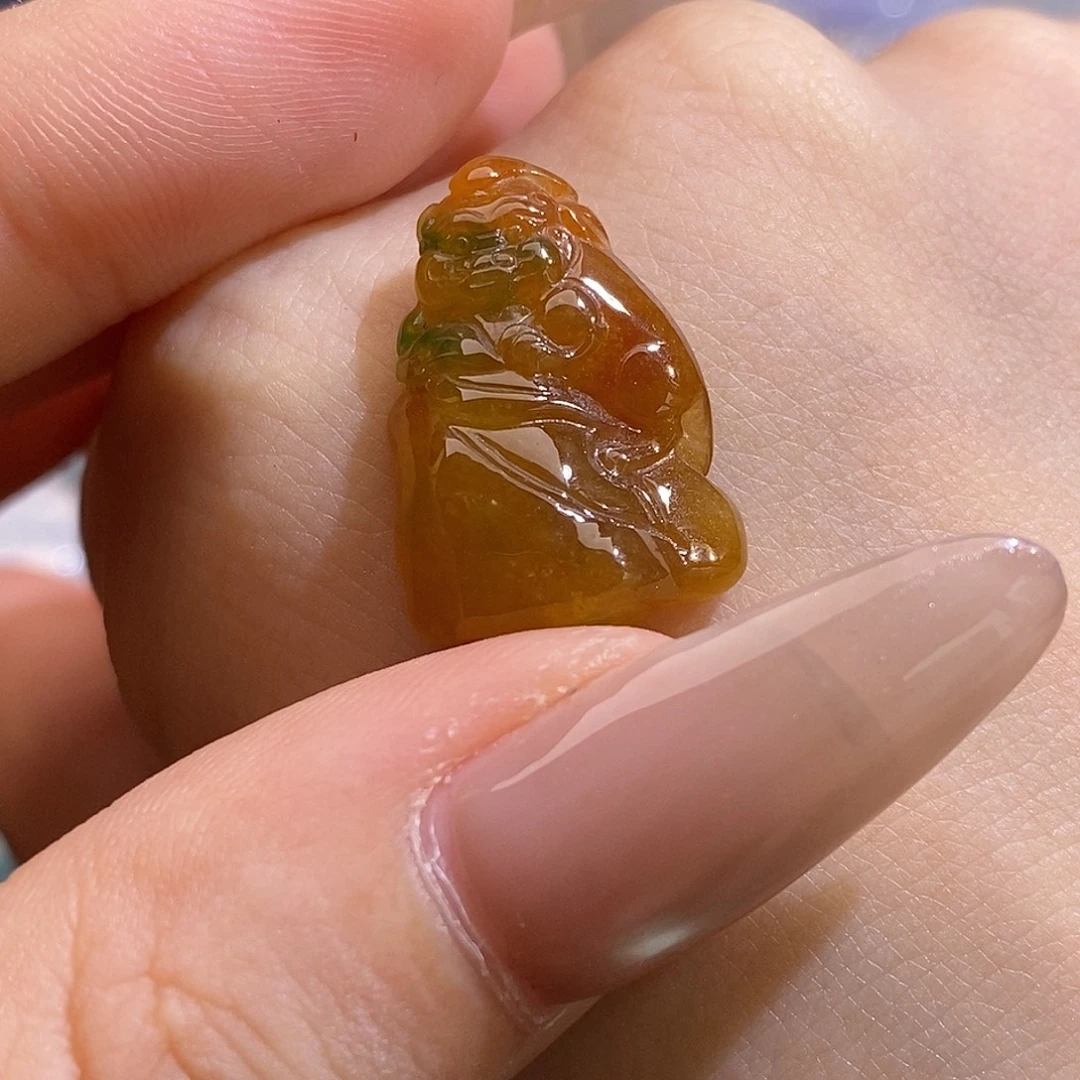 翡翠未镶嵌颈饰貔貅