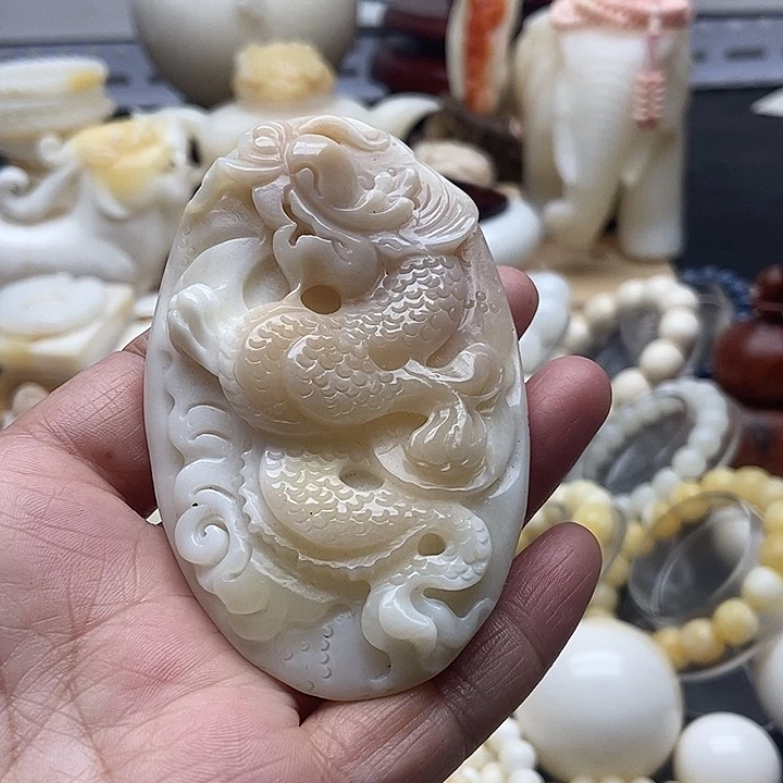 非金属贝壳龙手把件