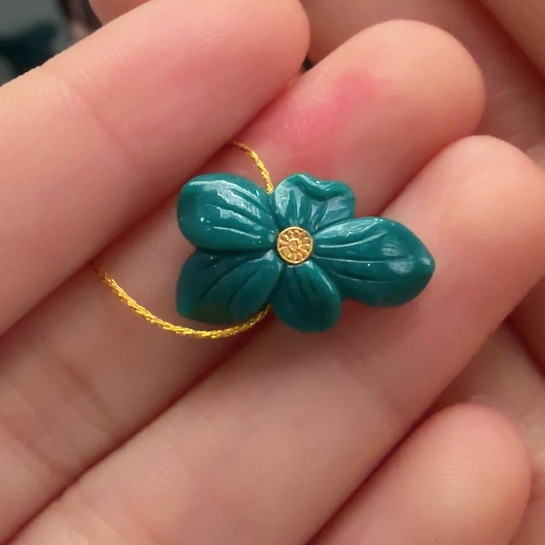 绿松石未镶嵌颈饰