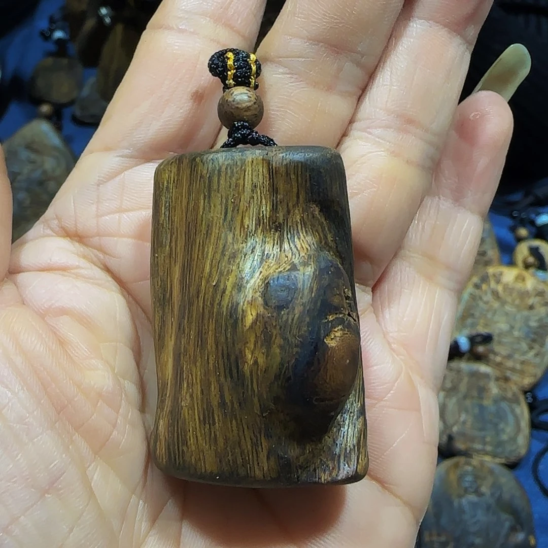 沉香沉香碎屑海南白奇乌身瘤疤树心油带绳14.5克