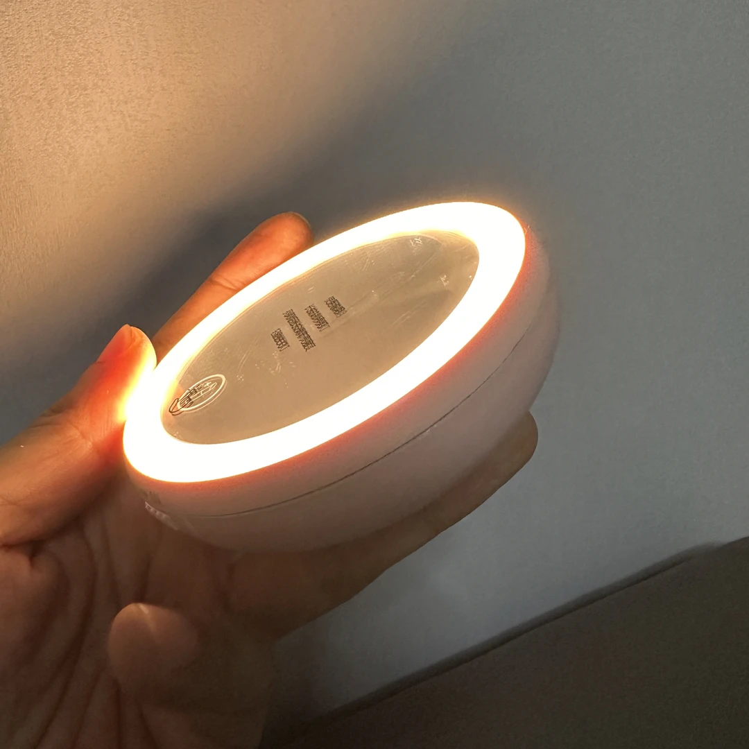 带亮灯的化妆镜荣事的