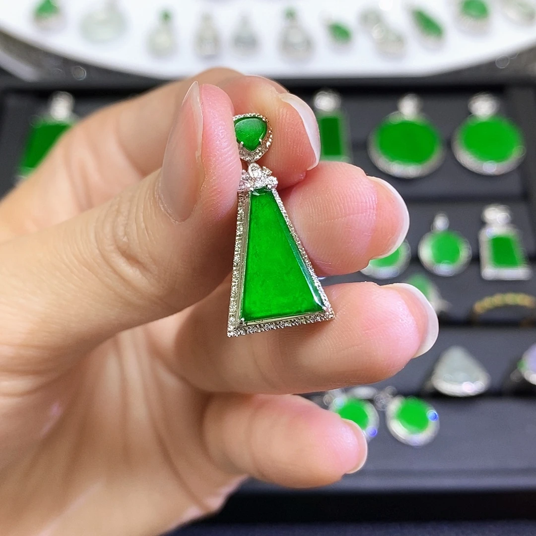 翡翠18K金镶嵌吊坠(不含链)