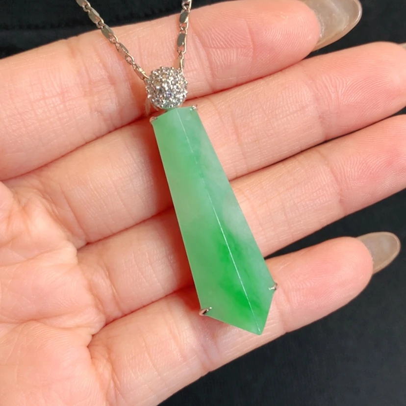 【闪购商品】颈饰18K金镶嵌翡翠三角素面