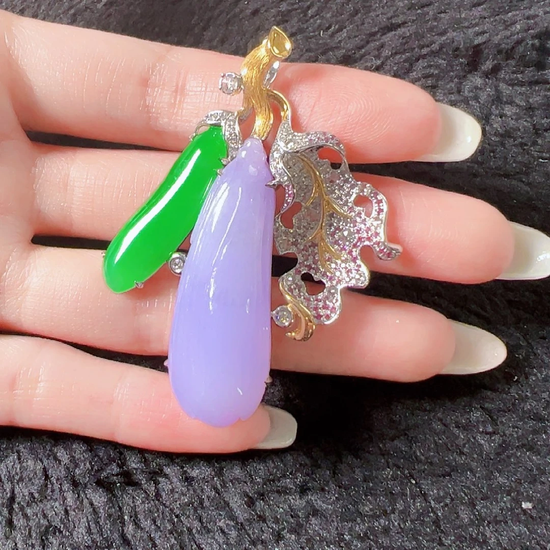 星***海翡翠18K金镶嵌颈饰定金，共23800
