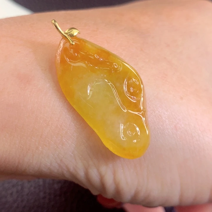 翡翠18K金镶嵌颈饰翡翠