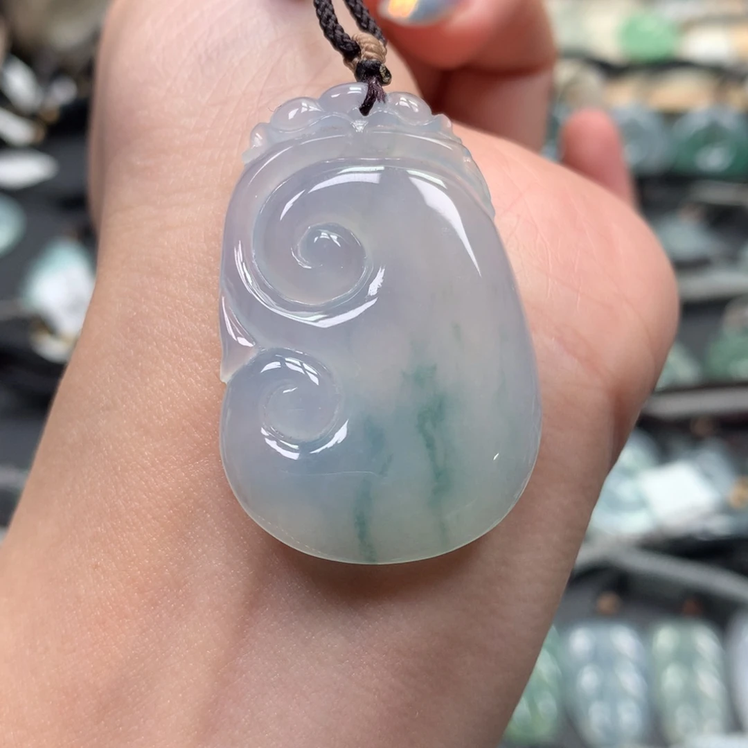 翡翠颈饰未镶嵌如意