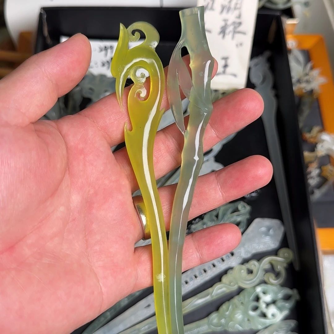 姬***举蛇纹石玉未镶嵌发饰