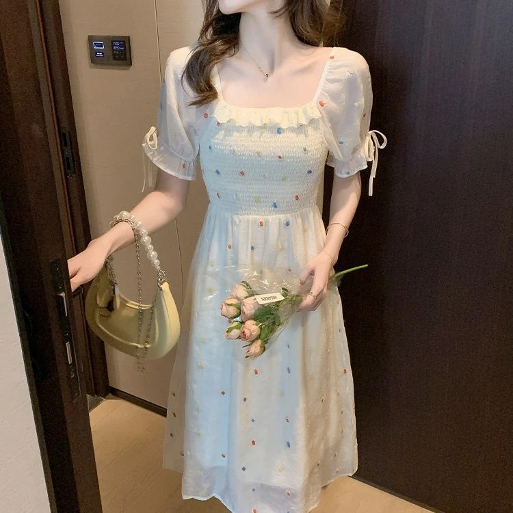 夏季2025方领碎花新款温柔风中长款收腰显瘦茶歇短袖连衣裙女
