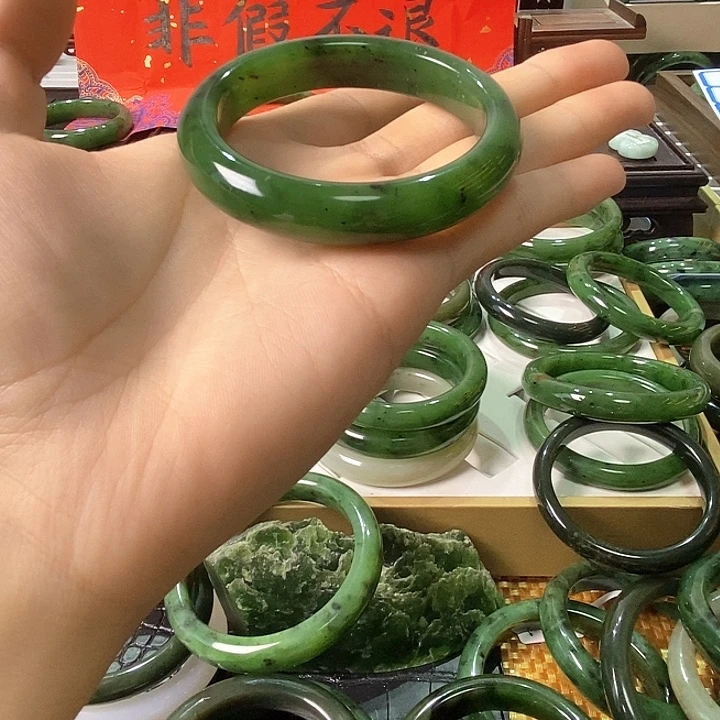 和田玉（碧玉）未镶嵌手镯