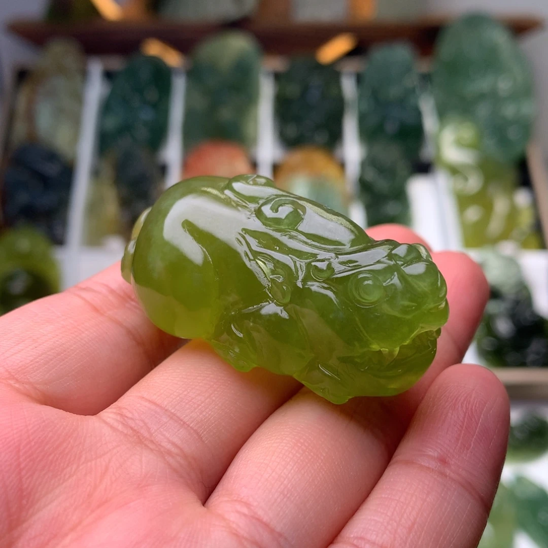 蛇纹石玉未镶嵌挂件貔貅