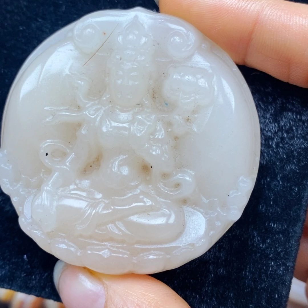 未镶嵌石英质玉（黄龙玉）颈饰