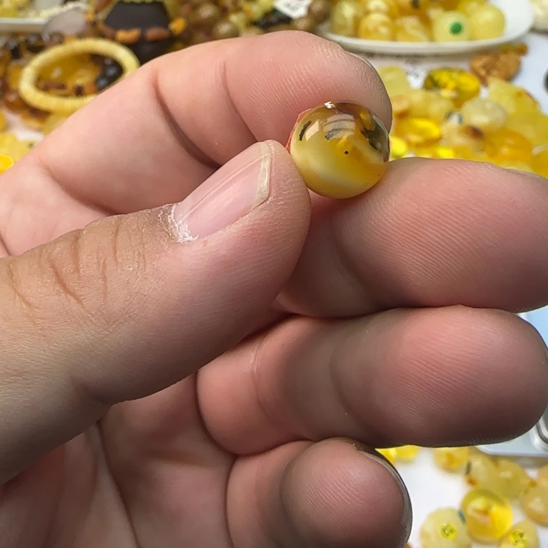 琥珀未镶嵌裸石0.85克11.4mm