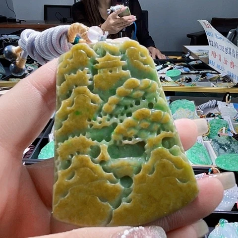 颈饰未镶嵌翡翠一个