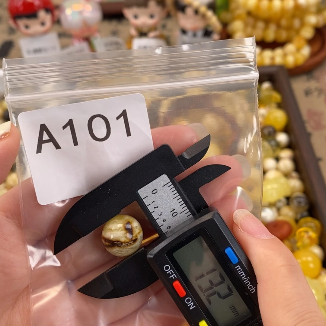 未镶嵌琥珀珠宝奇石