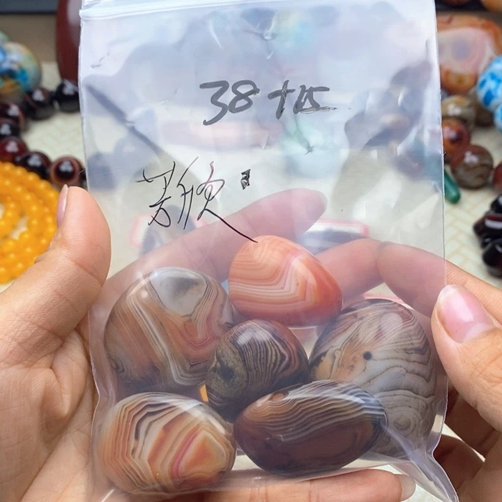 芳***峻未镶嵌颈饰玛瑙/玉髓