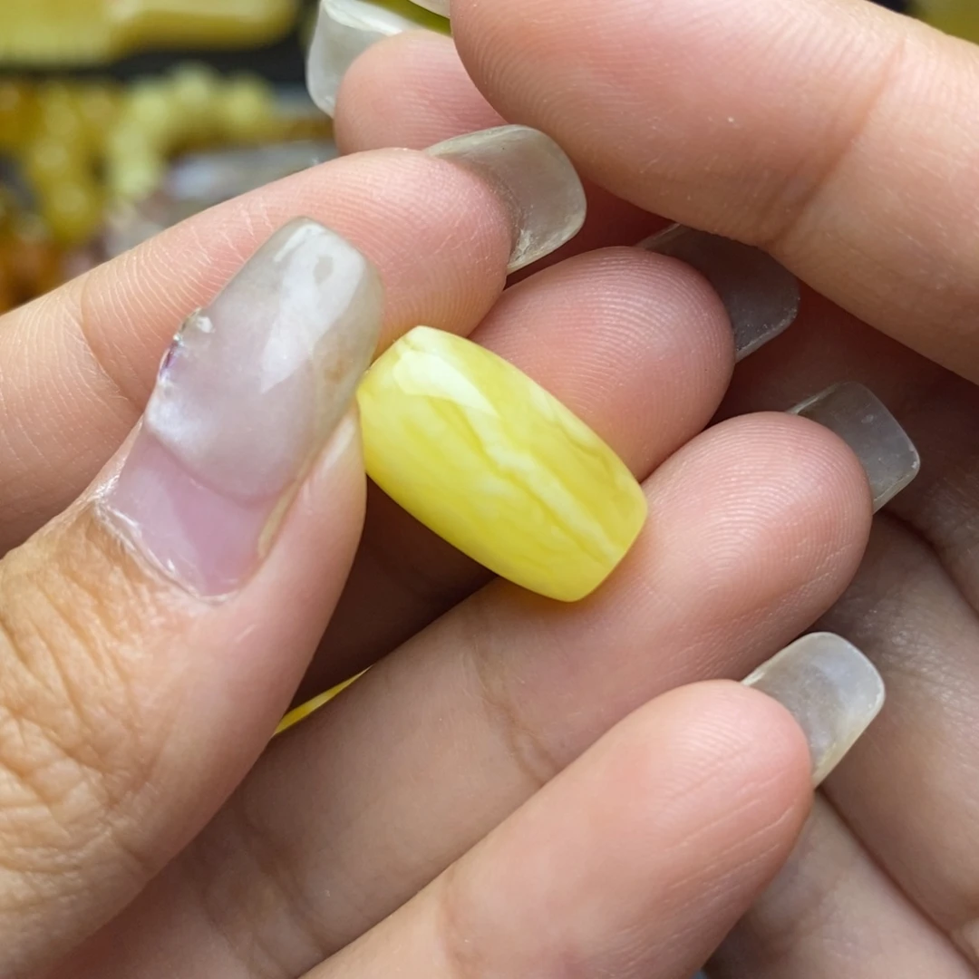 未镶嵌琥珀珠宝奇石