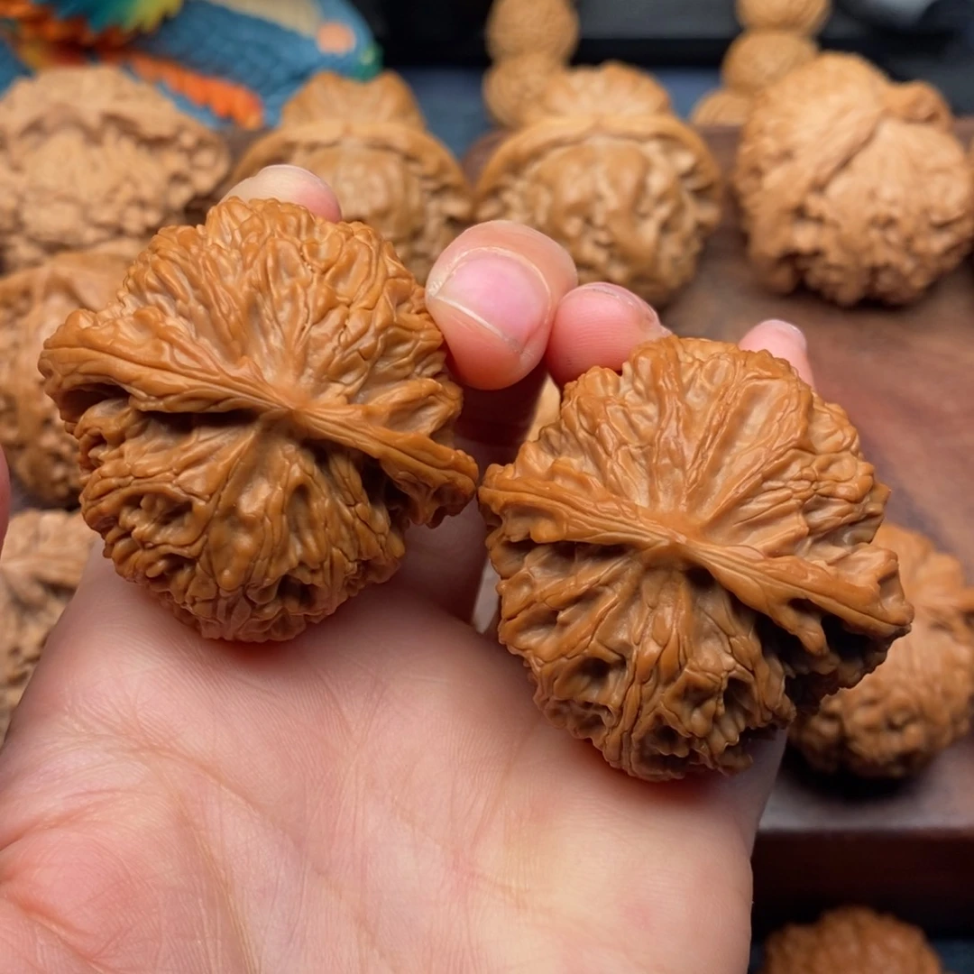 文玩核桃把件42圆球苹果园，同树红皮