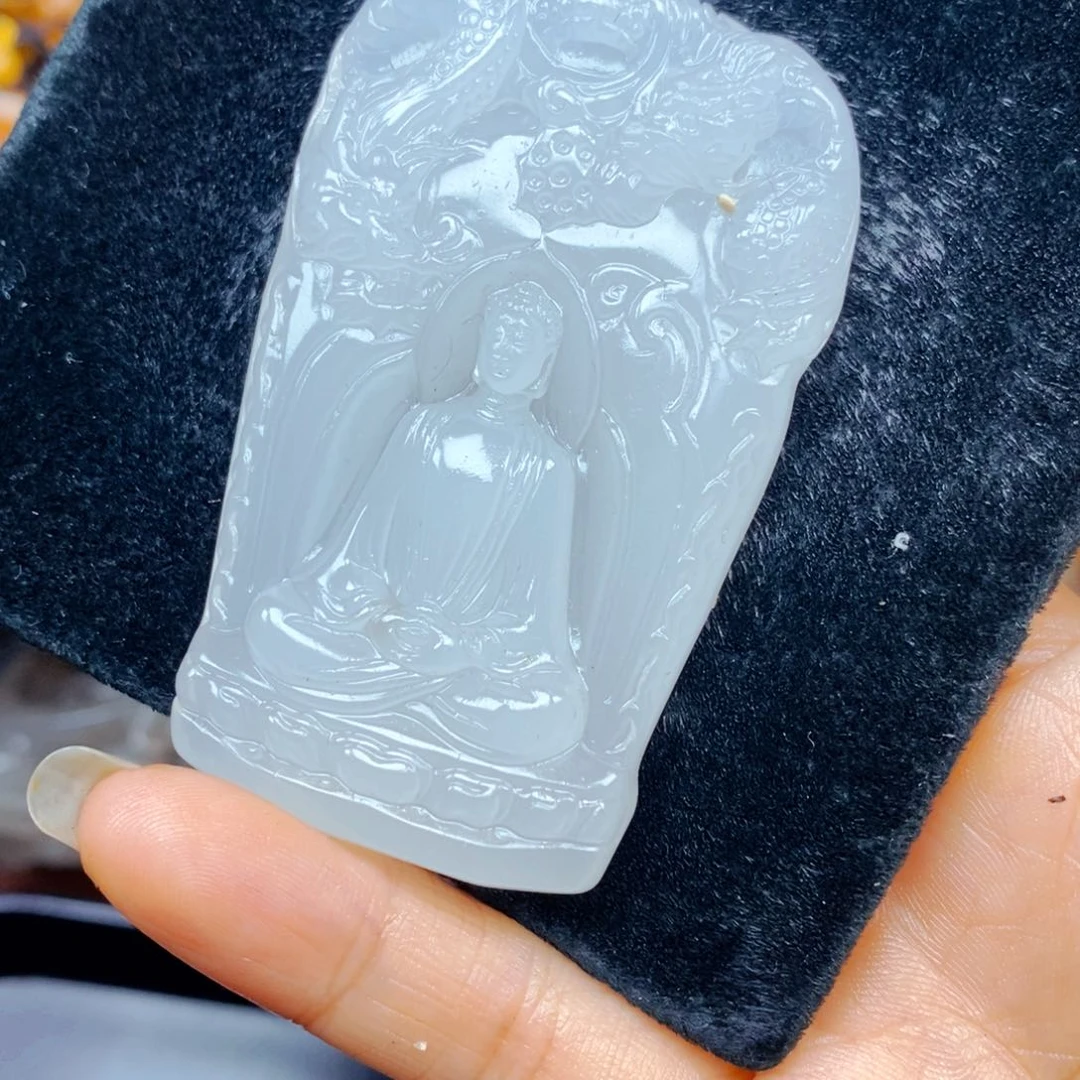 未镶嵌石英质玉（黄龙玉）颈饰
