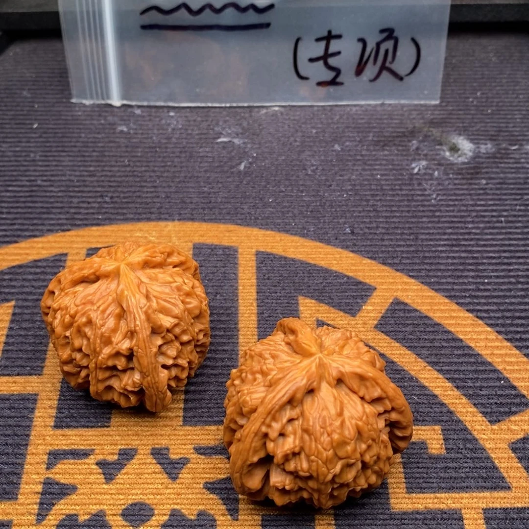 `****吊坠文玩核桃白狮子
