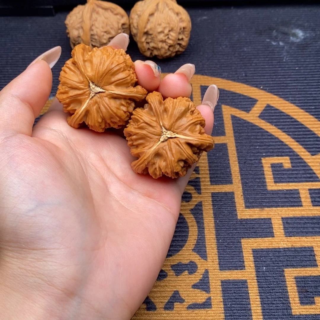 用***6文玩核桃吊坠白狮子