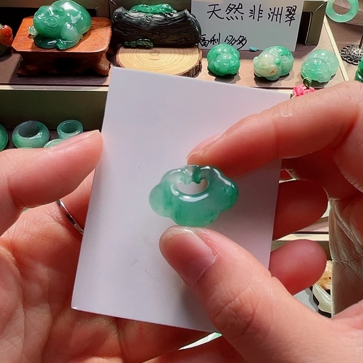 石英质玉吊坠未镶嵌
