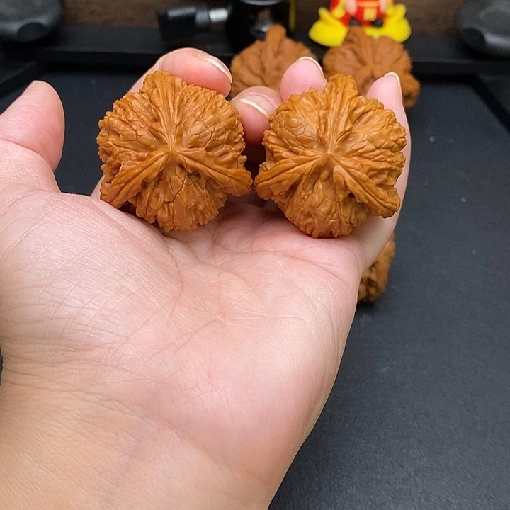 孙****把件文玩核桃白奔