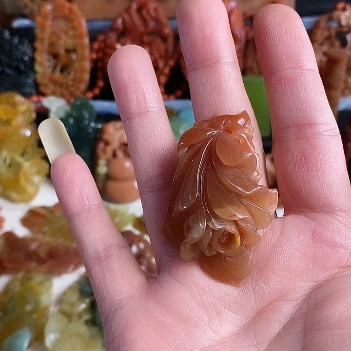 未镶嵌蛇纹石玉颈饰柠*
