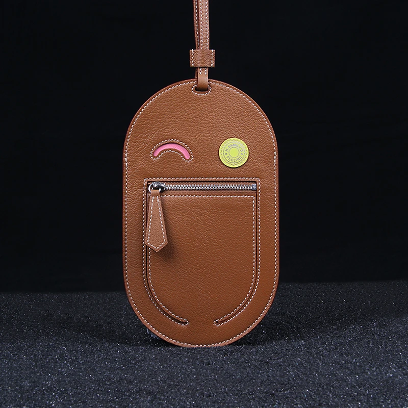 适用于笑脸手机包个性便携女挂脖竖款真皮手机袋卡包女士时尚棕色