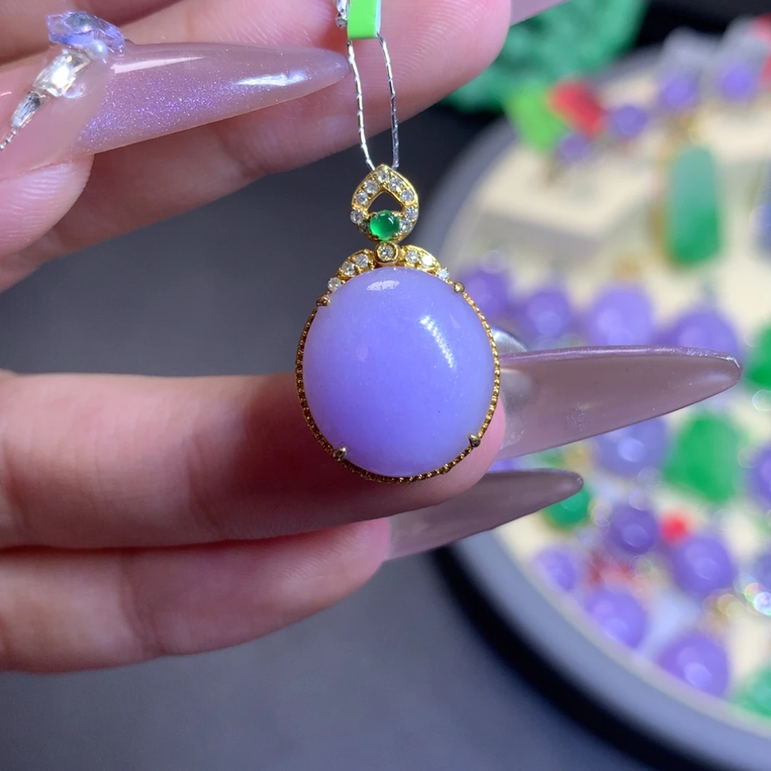 翡翠18K金镶嵌颈饰