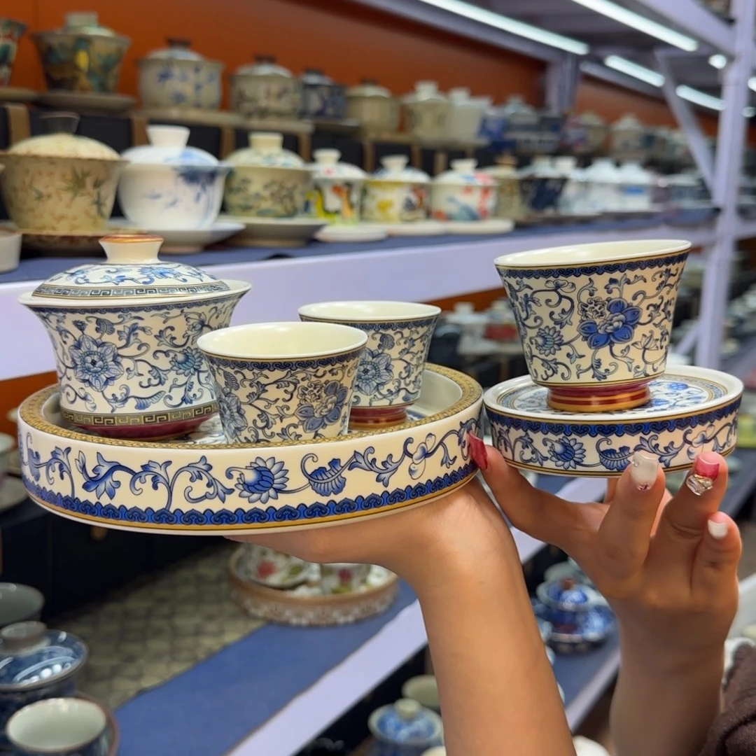 我在外面吃饭呢你在哪