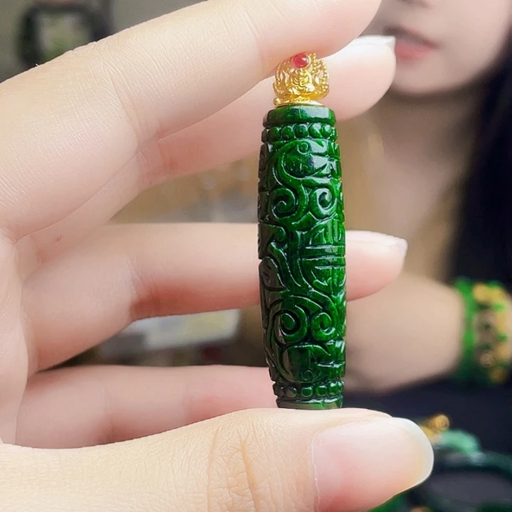 翡翠未镶嵌颈饰多样性