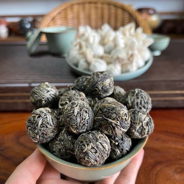 【兰花香】2025年200g老曼娥精制头春头采（手工龙珠）普洱生茶紧压茶