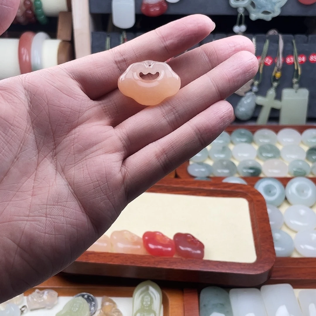 石英质玉未镶嵌颈饰