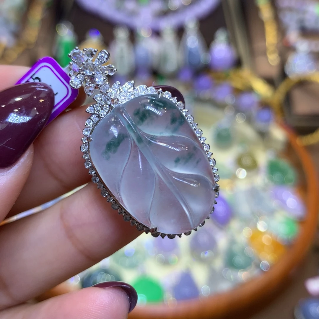 翡翠18K金镶嵌颈饰