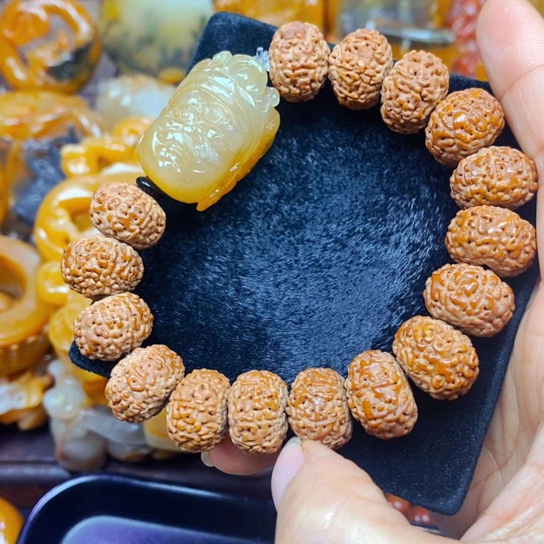 未镶嵌石英质玉（黄龙玉）颈饰