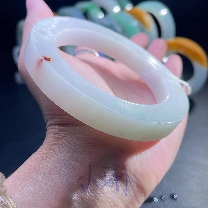 未镶嵌翡翠手镯定制翡翠