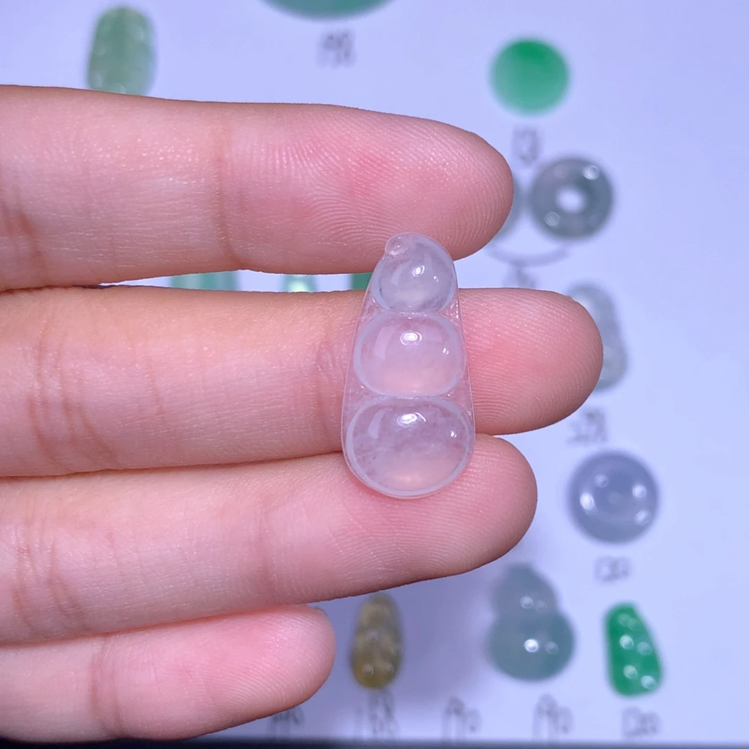 翡翠未镶嵌颈饰豆子